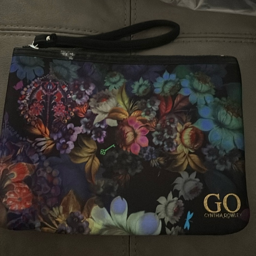 Cynthia Rowley GO Clutch Pouch Wristlet Black Floral Bag Zip